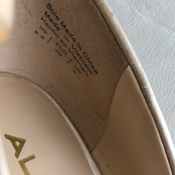 ALDO Satin Tan shoes - Picture 8 of 10